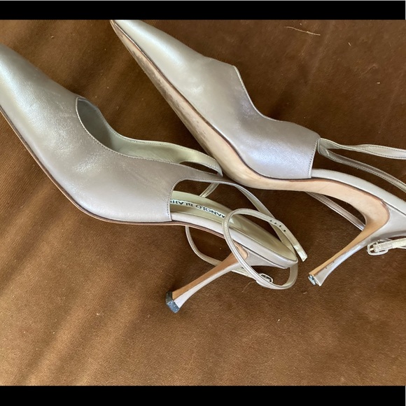 Gold Manolo Blahnik strap heels - Picture 2 of 4